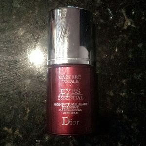 Dior  Eyes Essential